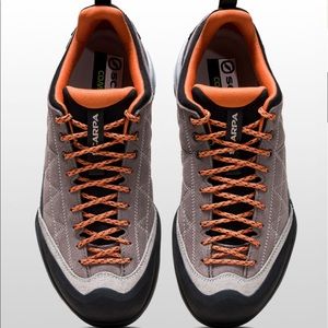 Scarps Zen approach shoe